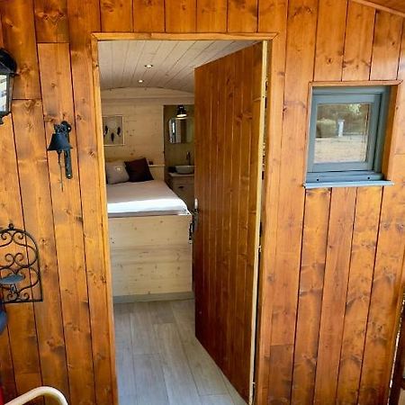Superbe Roulotte De Charme Hotell Bagnols-en-Forêt Eksteriør bilde