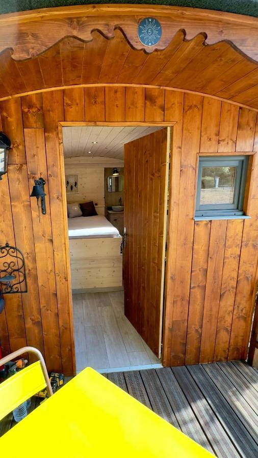 Superbe Roulotte De Charme Hotell Bagnols-en-Forêt Eksteriør bilde