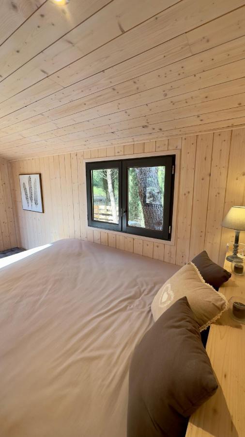 Superbe Roulotte De Charme Hotell Bagnols-en-Forêt Eksteriør bilde