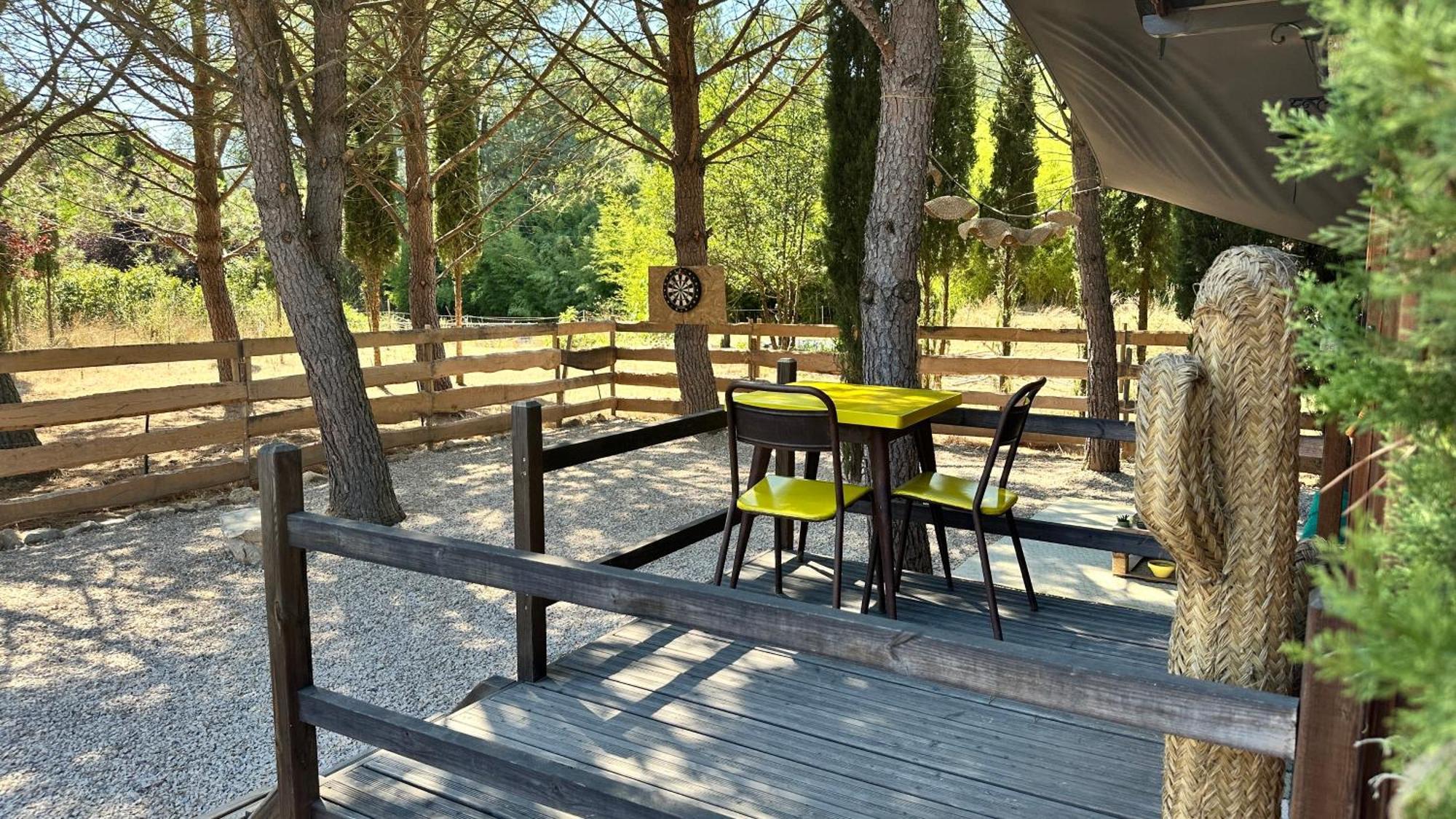 Superbe Roulotte De Charme Hotell Bagnols-en-Forêt Eksteriør bilde